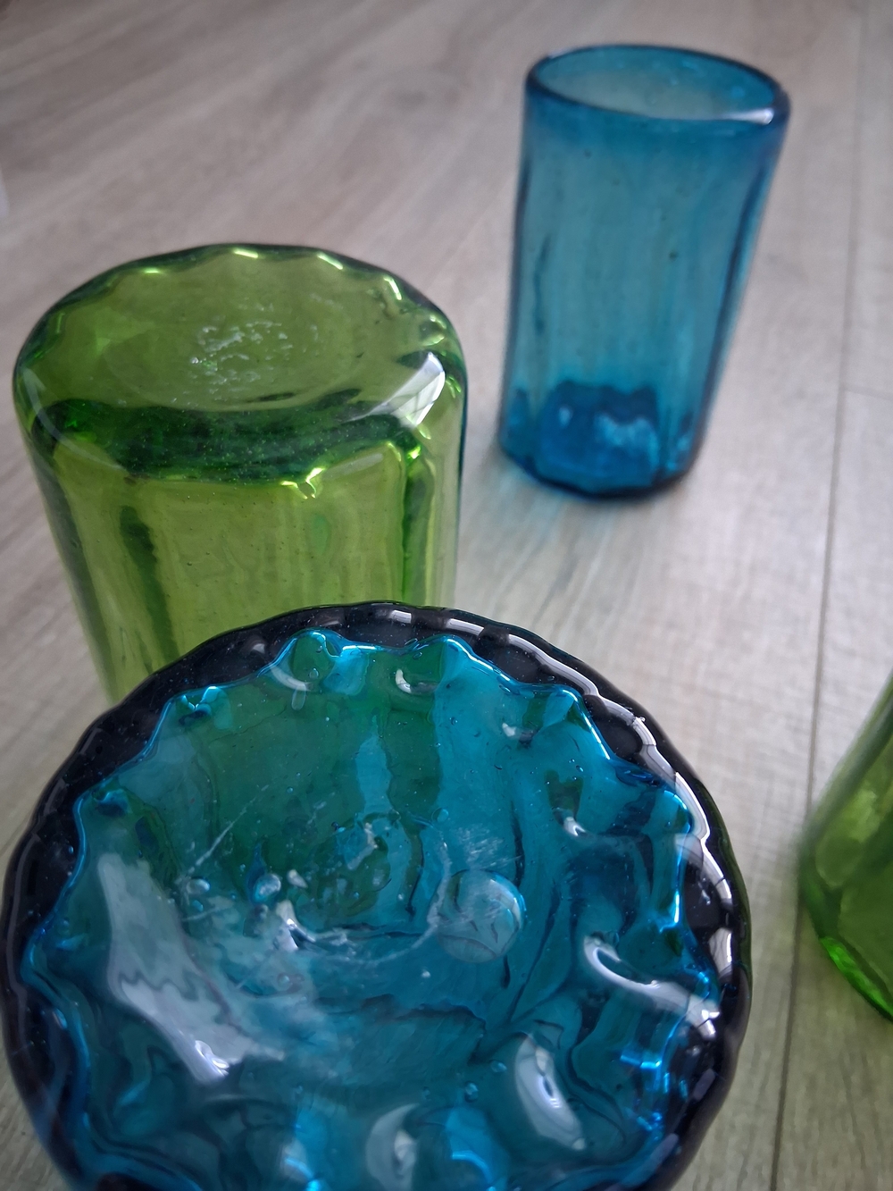 Vintage Handblown Drinking Glasses Blue and Green Bubbles - Picture 4 of 9